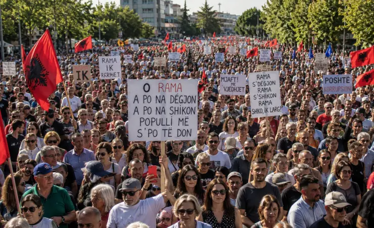 Protesta mbarepopullore kunder qeverise Rama